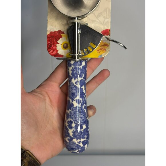 The Pioneer Woman Heritage Floral Ice Cream Scoop | Blue Handle Squeeze Release - Picture 3 of 4